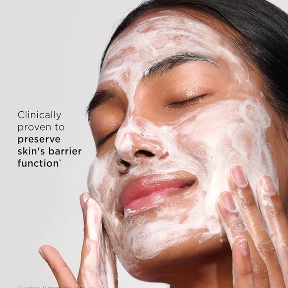 Clarins Gentle Foaming Cleanser - Cream-new - Picture 7 of 8